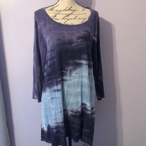 Gently used cable & gauge tie dyed scoop neck top